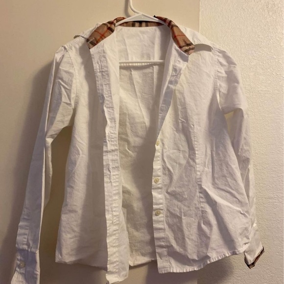 Woman’s Xs original Burberry Blouse - Picture 3 of 3